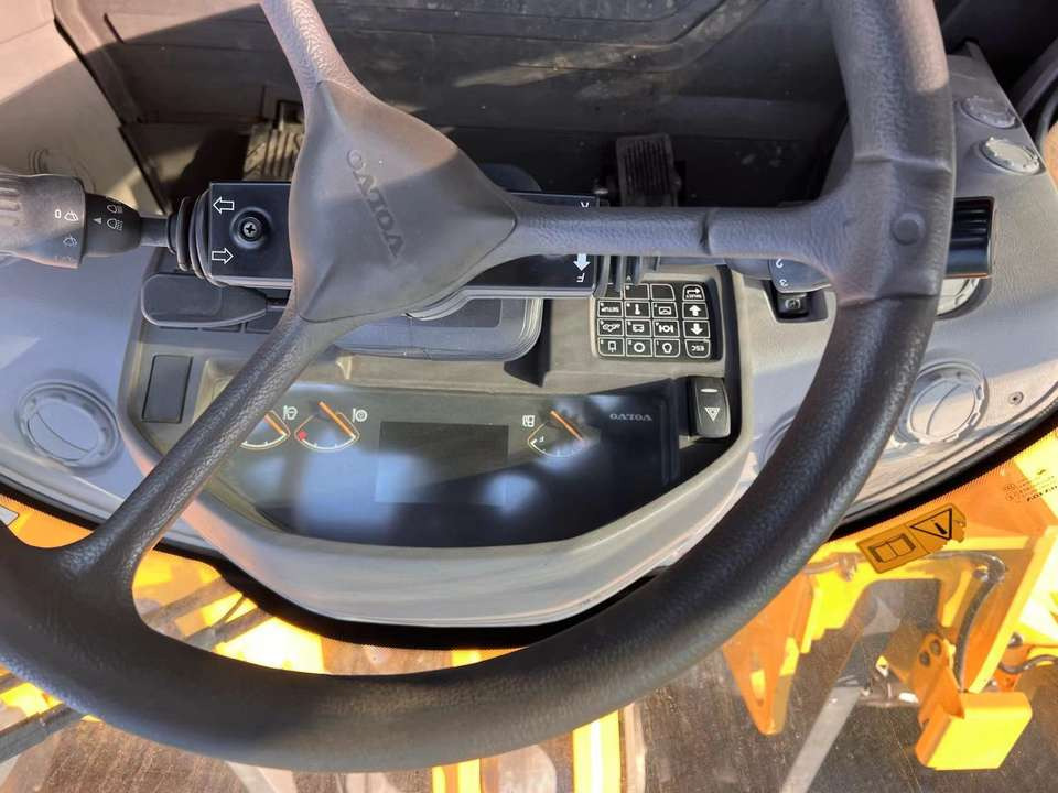 Hot Selling Used Original Sweden Hydraulic Volvo L120GZ Wheel Loader Second Hand Loader Volvo L220G in Good Condition for Sale - Rataslaadur: pilt 4 Hot Selling Used Original Sweden Hydraulic Volvo L120GZ Wheel Loader Second Hand Loader Volvo L220G in Good Condition for Sale - Rataslaadur: pilt 4