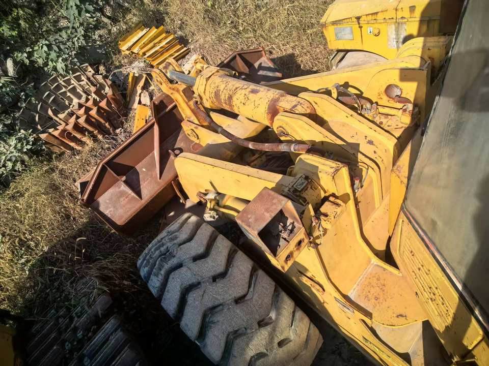 Used Front Wheel Loader CAT 966F With Good Price From Wheel Loaders Caterpillar Machinery Cat 966F Loaders - Rataslaadur: pilt 3 Used Front Wheel Loader CAT 966F With Good Price From Wheel Loaders Caterpillar Machinery Cat 966F Loaders - Rataslaadur: pilt 3