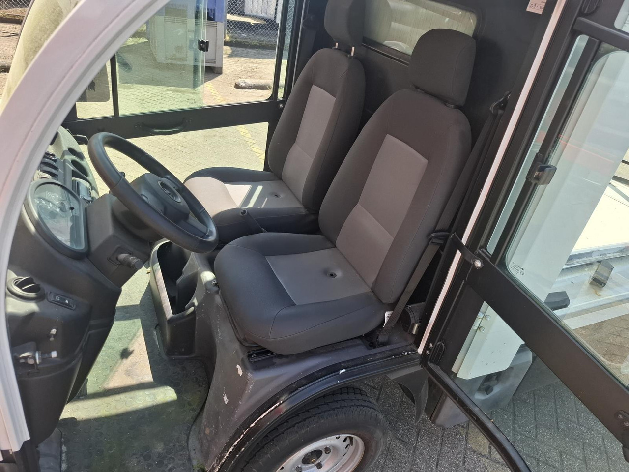 Aixam Mega E-Worker Elektrische Bakwagen RK-437-P - Golfiauto: pilt 2 Aixam Mega E-Worker Elektrische Bakwagen RK-437-P - Golfiauto: pilt 2