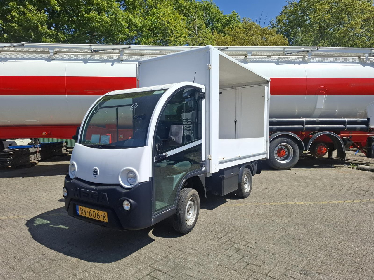 Aixam Mega E-Worker Elektrische Bakwagen RV-606-R - Golfiauto: pilt 1 Aixam Mega E-Worker Elektrische Bakwagen RV-606-R - Golfiauto: pilt 1