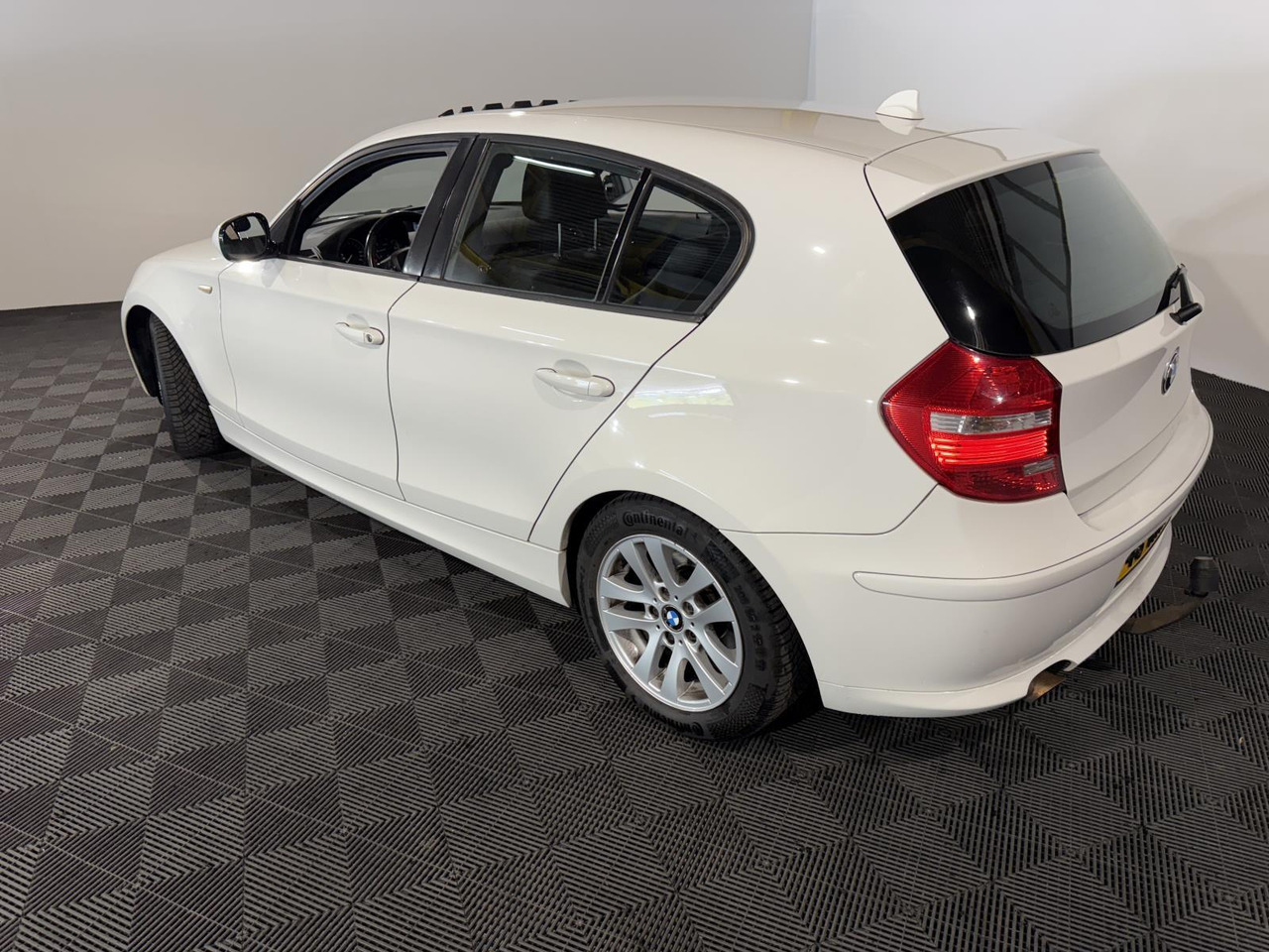 BMW 1-serie 116i EffDyn. Ed. Business Line Ultimate Edition | 2011 | 313.803 km | 48-RKX-2 - Luukpära: pilt 2 BMW 1-serie 116i EffDyn. Ed. Business Line Ultimate Edition | 2011 | 313.803 km | 48-RKX-2 - Luukpära: pilt 2