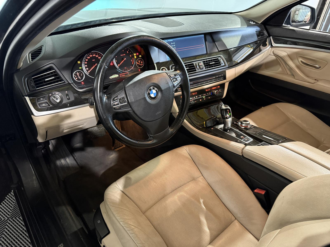 BMW 5-serie 523i High Executive M-sport | 2011 | 259.445 km | G-885- VL - Sedaan: pilt 3 BMW 5-serie 523i High Executive M-sport | 2011 | 259.445 km | G-885- VL - Sedaan: pilt 3