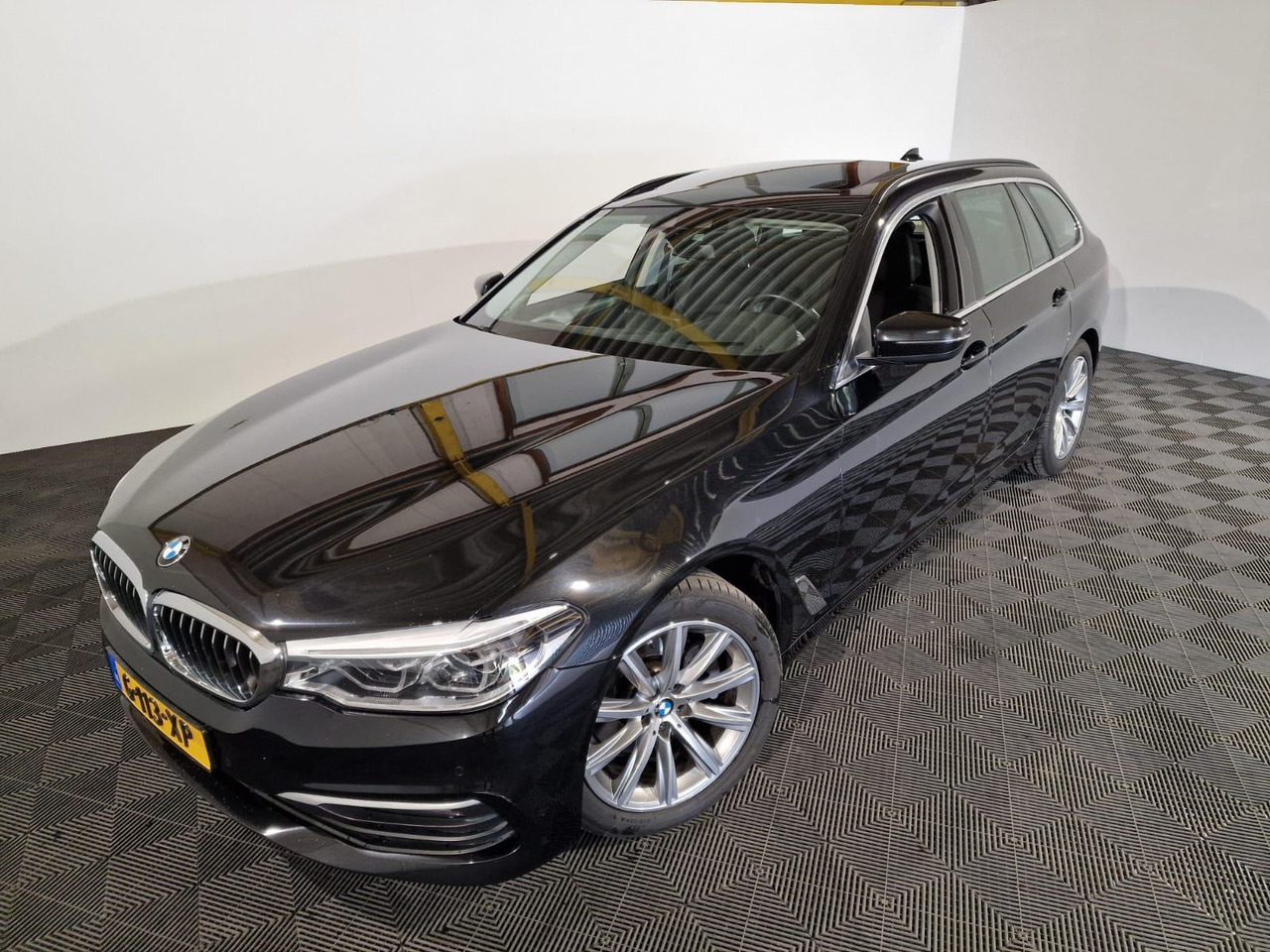 Bmw 520d Touring High Executive G-113-XP 253.972 km - Auto: pilt 1 Bmw 520d Touring High Executive G-113-XP 253.972 km - Auto: pilt 1