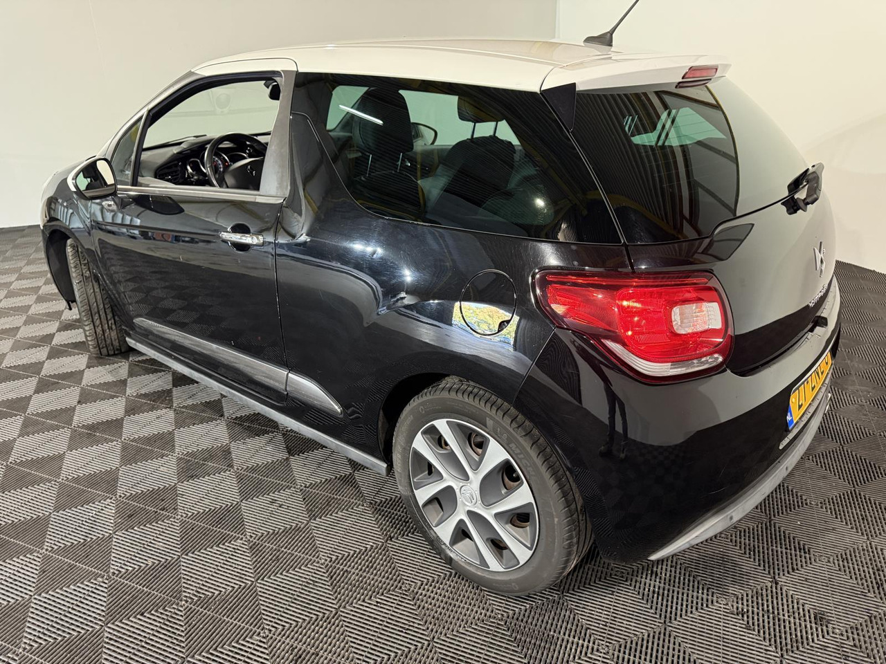Citroen | DS3 | 1.2 VTi Business | 2013 | 136.694 km | 27ZNL6 | Logisch - Luukpära: pilt 2 Citroen | DS3 | 1.2 VTi Business | 2013 | 136.694 km | 27ZNL6 | Logisch - Luukpära: pilt 2