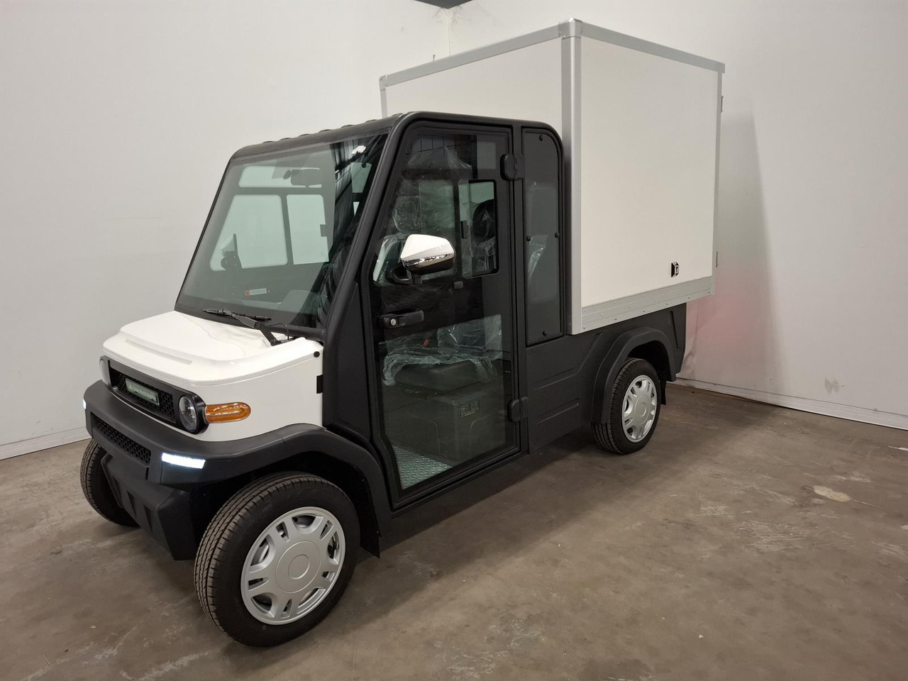 Elvtong Selvo S2. DCH + Big Closed Cargo Box 1011804 - Elektriline tarbesõiduk: pilt 1 Elvtong Selvo S2. DCH + Big Closed Cargo Box 1011804 - Elektriline tarbesõiduk: pilt 1