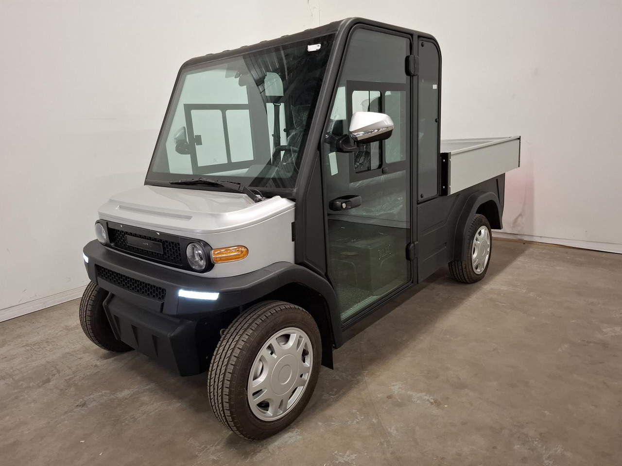 Elvtong Selvo S2. DCH + Kipper Open Cargo Box 1009461 - Elektriline tarbesõiduk: pilt 1 Elvtong Selvo S2. DCH + Kipper Open Cargo Box 1009461 - Elektriline tarbesõiduk: pilt 1