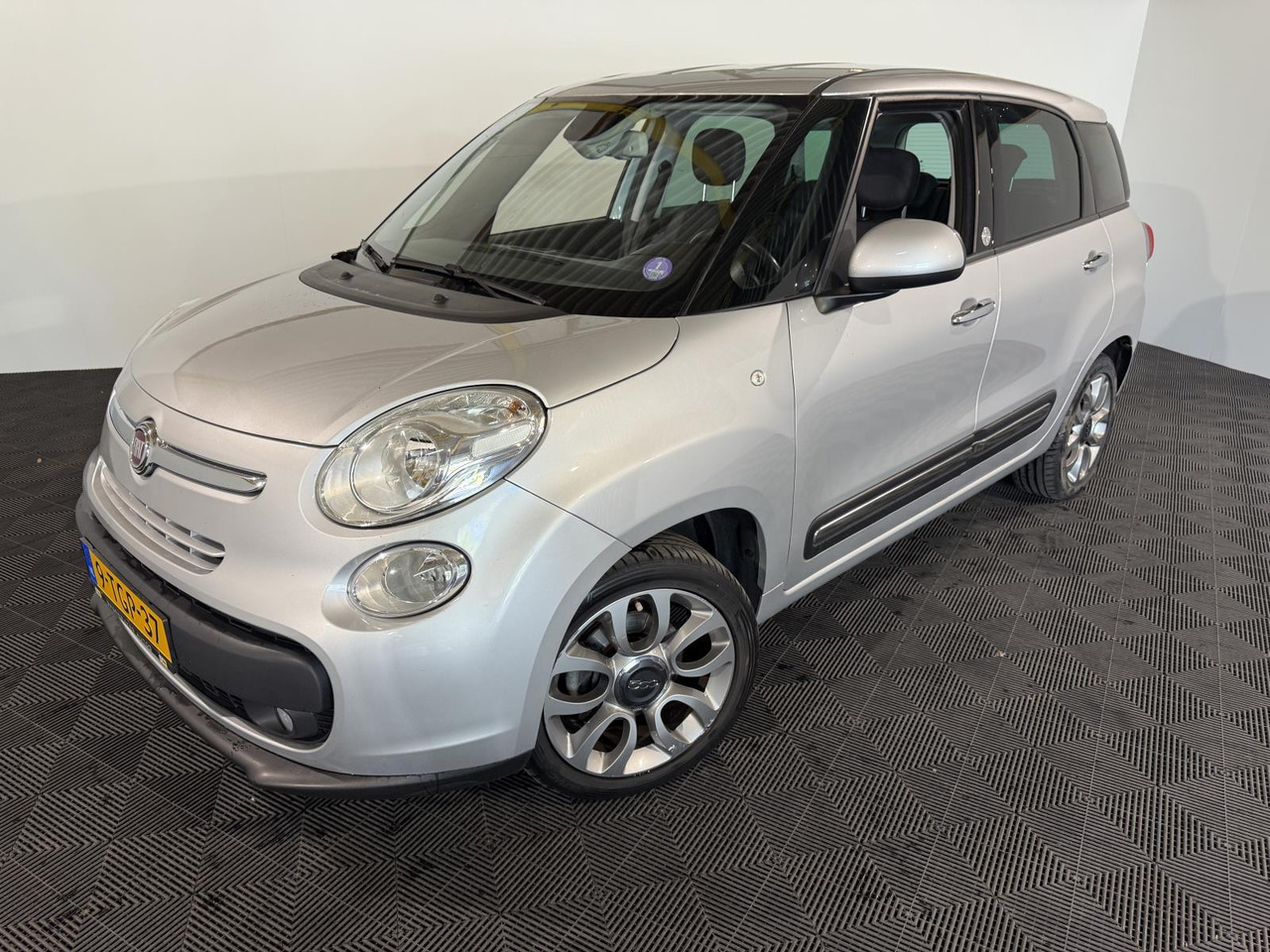 Fiat 500 L Living 0.9 TwinAir Lounge 7p. 9-TGP-37 - Auto: pilt 1 Fiat 500 L Living 0.9 TwinAir Lounge 7p. 9-TGP-37 - Auto: pilt 1