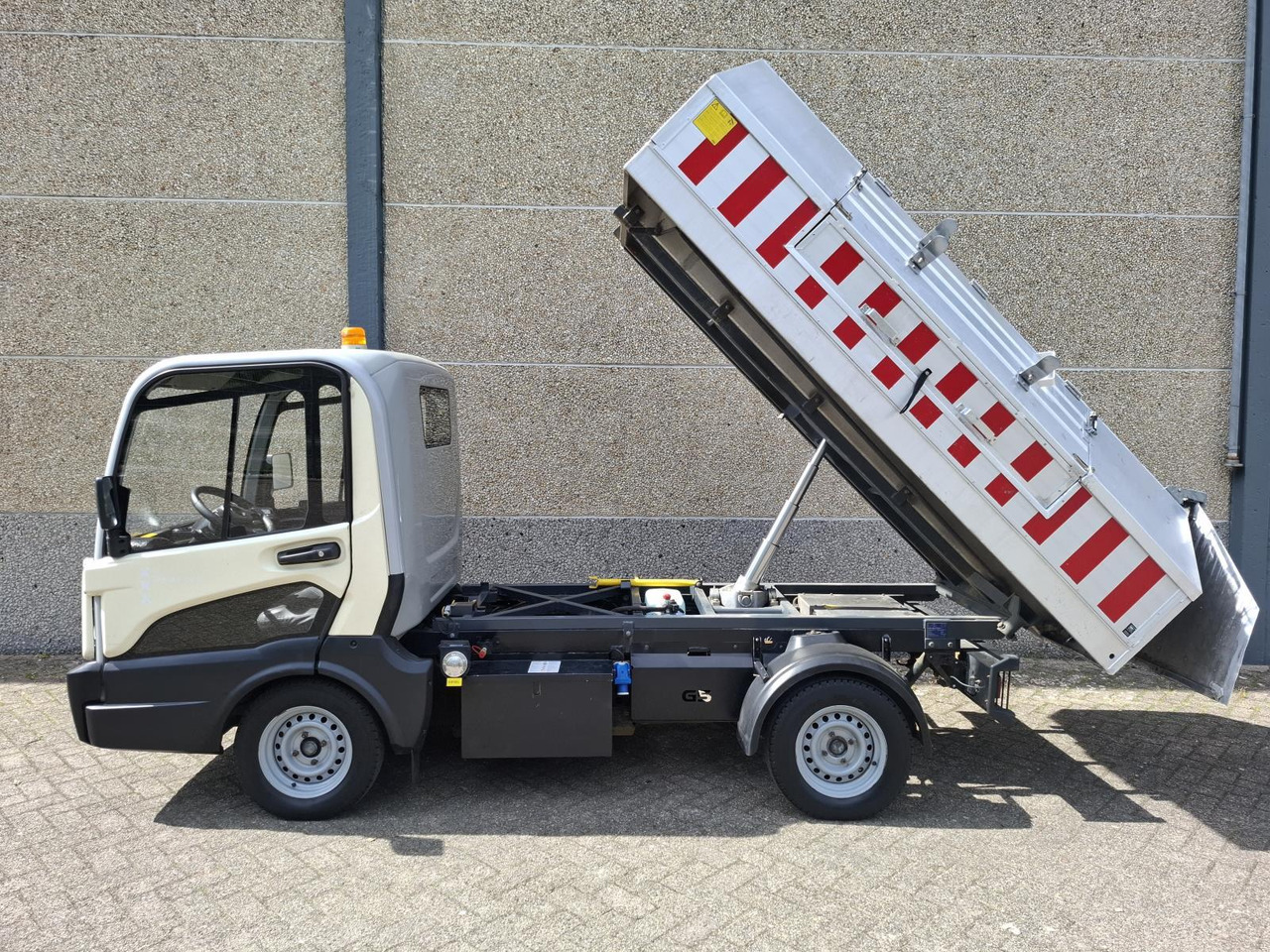 Goupil G5 Elektrische Stratenreinigingsmachine T-92-BSX - Elektriline tarbesõiduk: pilt 3 Goupil G5 Elektrische Stratenreinigingsmachine T-92-BSX - Elektriline tarbesõiduk: pilt 3