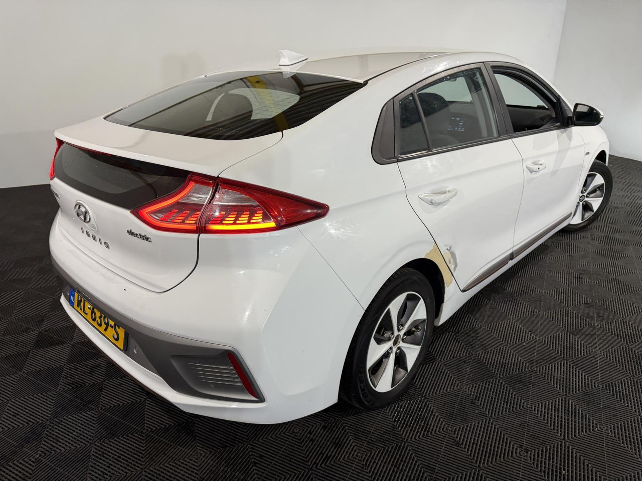 Kia | Stonic | 1.0 T-GDi DynamicLine | 2018 | 230.603 km | RL369S | Logisch - Maastur: pilt 4 Kia | Stonic | 1.0 T-GDi DynamicLine | 2018 | 230.603 km | RL369S | Logisch - Maastur: pilt 4