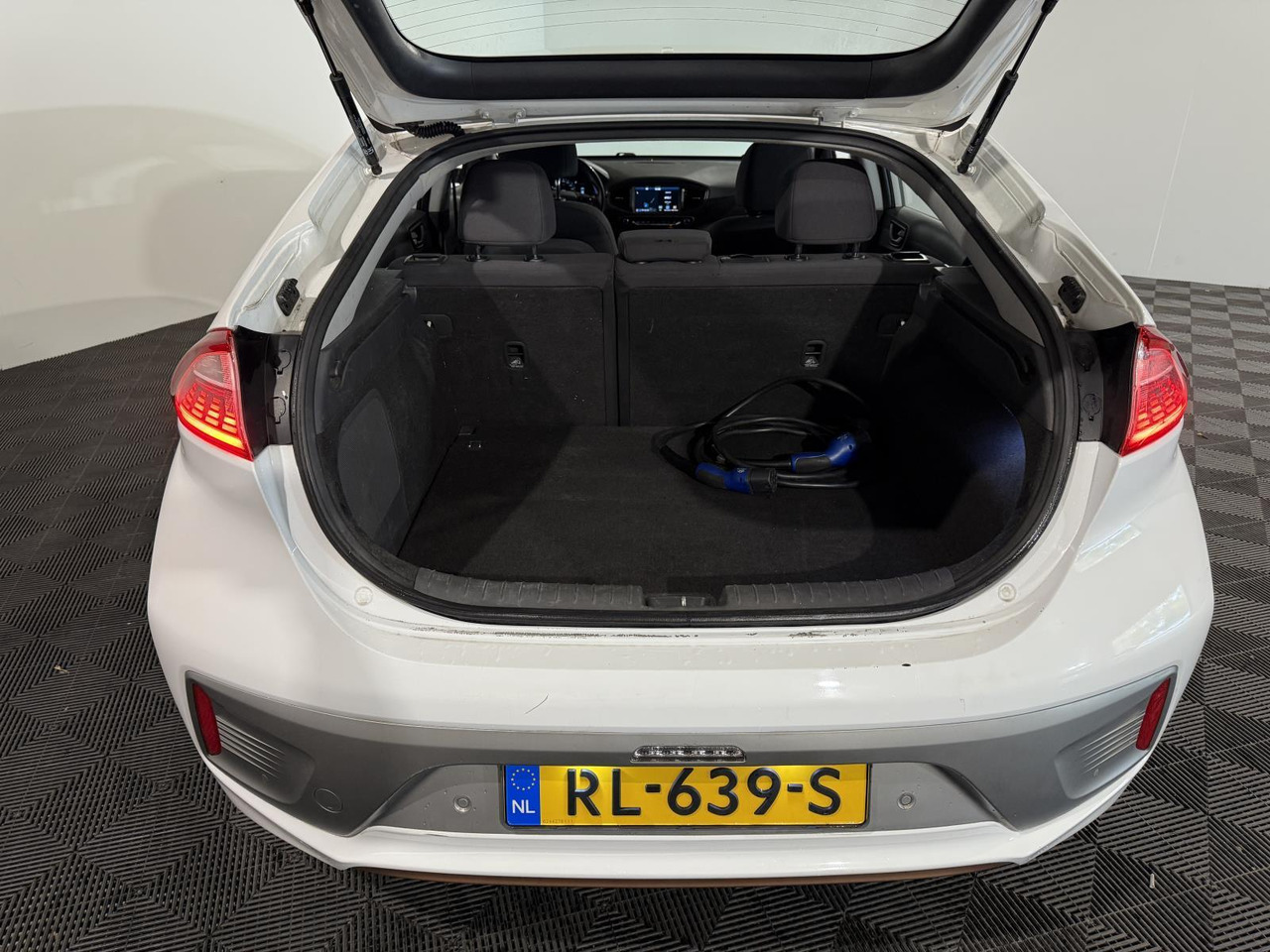 Kia | Stonic | 1.0 T-GDi DynamicLine | 2018 | 230.603 km | RL369S | Logisch - Maastur: pilt 3 Kia | Stonic | 1.0 T-GDi DynamicLine | 2018 | 230.603 km | RL369S | Logisch - Maastur: pilt 3