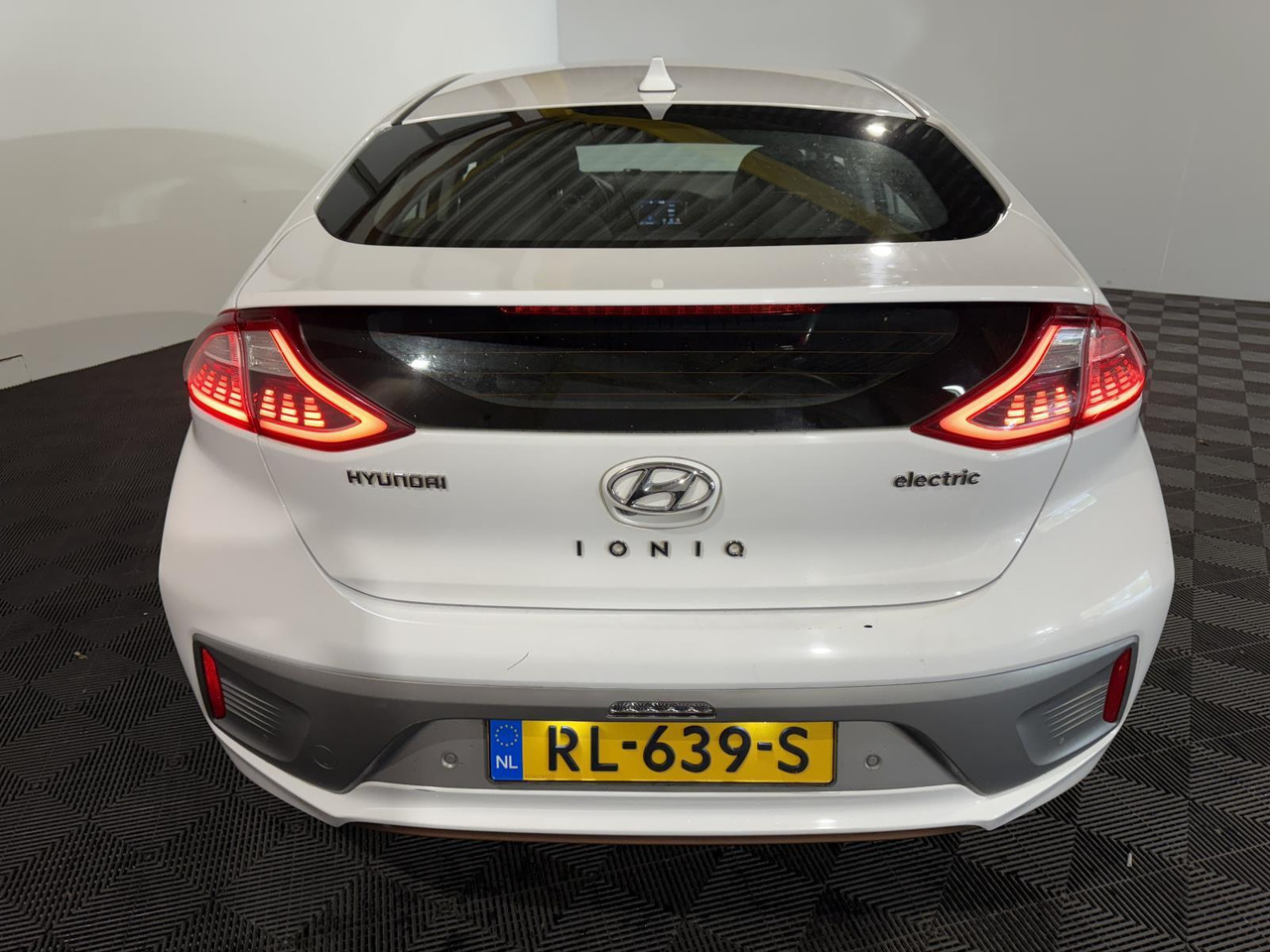 Kia | Stonic | 1.0 T-GDi DynamicLine | 2018 | 230.603 km | RL369S | Logisch - Maastur: pilt 2 Kia | Stonic | 1.0 T-GDi DynamicLine | 2018 | 230.603 km | RL369S | Logisch - Maastur: pilt 2