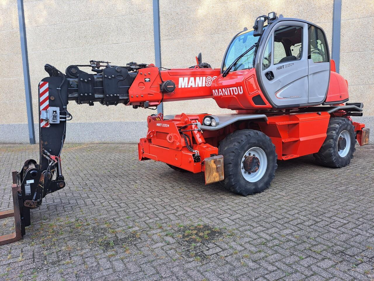 Manitou MRT 2150+ Privilege All-Terrain Roterende Verreiker (2015) - Teleskooplaadur: pilt 2 Manitou MRT 2150+ Privilege All-Terrain Roterende Verreiker (2015) - Teleskooplaadur: pilt 2