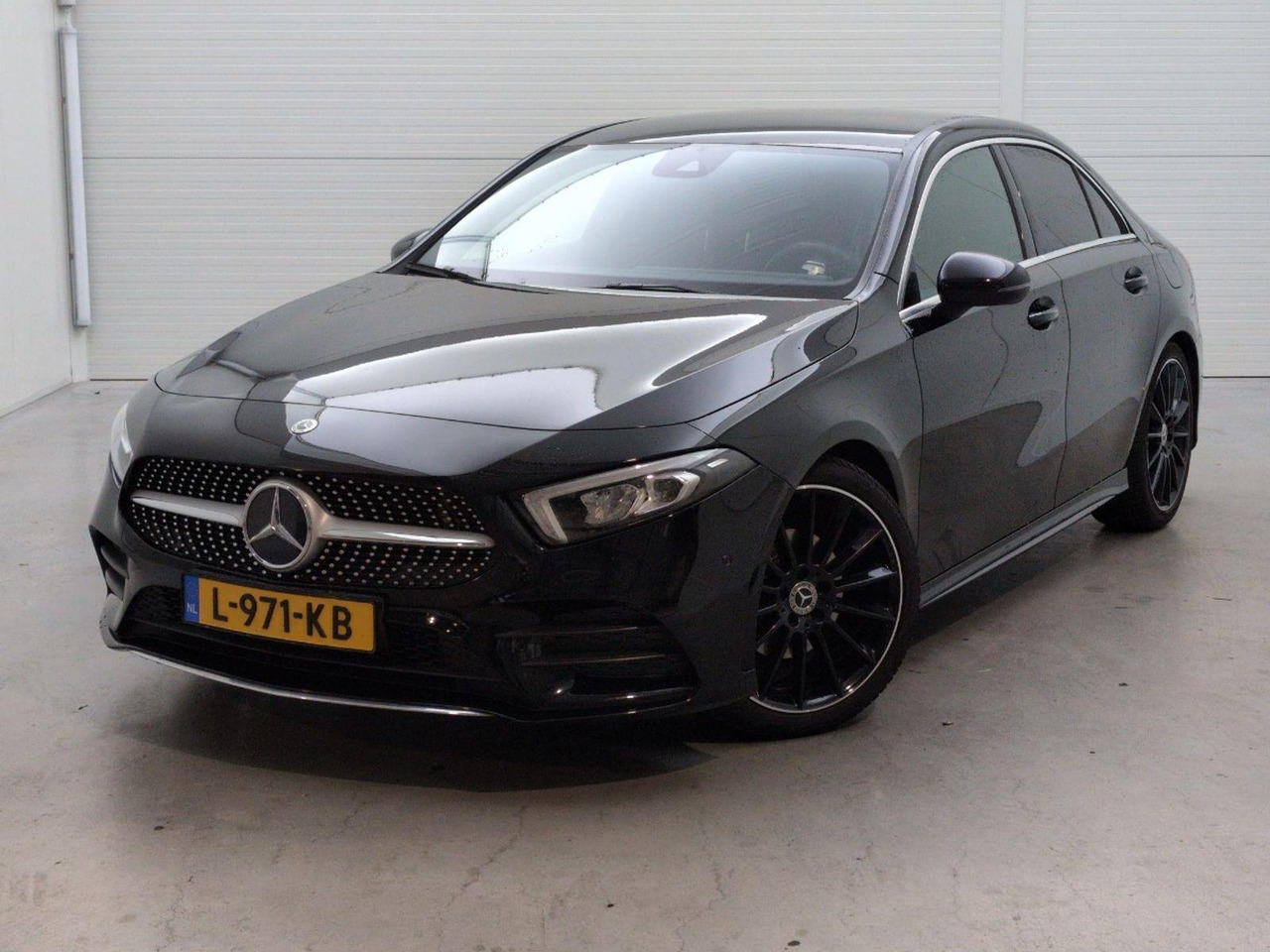 Mercedes-Benz A-klasse 180 Business Solution AMG | 2019 | 114.868 km | Automaat | L971KB | NAP: Geen oordeel - Sedaan: pilt 1 Mercedes-Benz A-klasse 180 Business Solution AMG | 2019 | 114.868 km | Automaat | L971KB | NAP: Geen oordeel - Sedaan: pilt 1