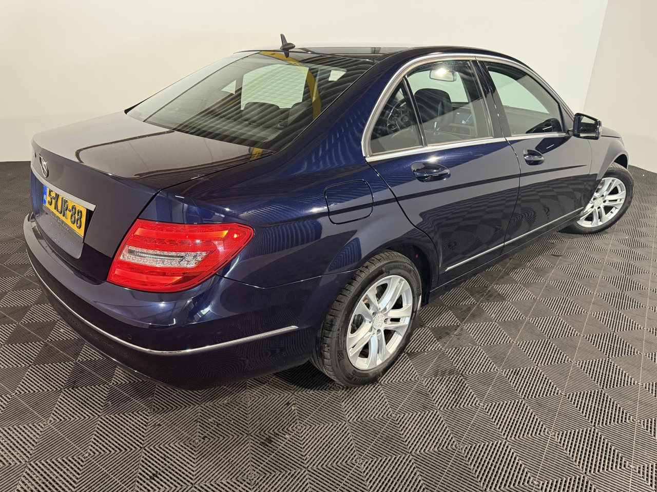Mercedes-Benz C-klasse 220 CDI BlueEFFICIENCY Edition Avantgarde | 2013 | 348.866 km | 5-KJR-88 - Sedaan: pilt 3 Mercedes-Benz C-klasse 220 CDI BlueEFFICIENCY Edition Avantgarde | 2013 | 348.866 km | 5-KJR-88 - Sedaan: pilt 3
