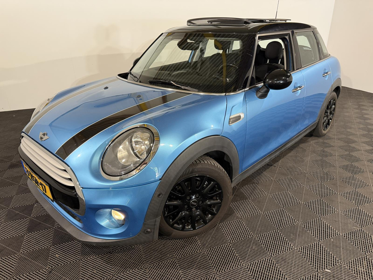 Mini | Mini | 1.5 Cooper | 2015 | 165.851 km | 8ZGR17 | Logisch - Luukpära: pilt 1 Mini | Mini | 1.5 Cooper | 2015 | 165.851 km | 8ZGR17 | Logisch - Luukpära: pilt 1