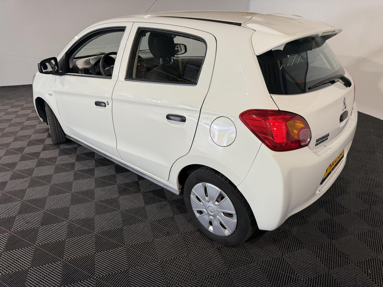Mitsubishi | Space Star | 1.0 Inform | 2013 | 169.821 km | 4KDJ36 | Logisch - Luukpära: pilt 3 Mitsubishi | Space Star | 1.0 Inform | 2013 | 169.821 km | 4KDJ36 | Logisch - Luukpära: pilt 3