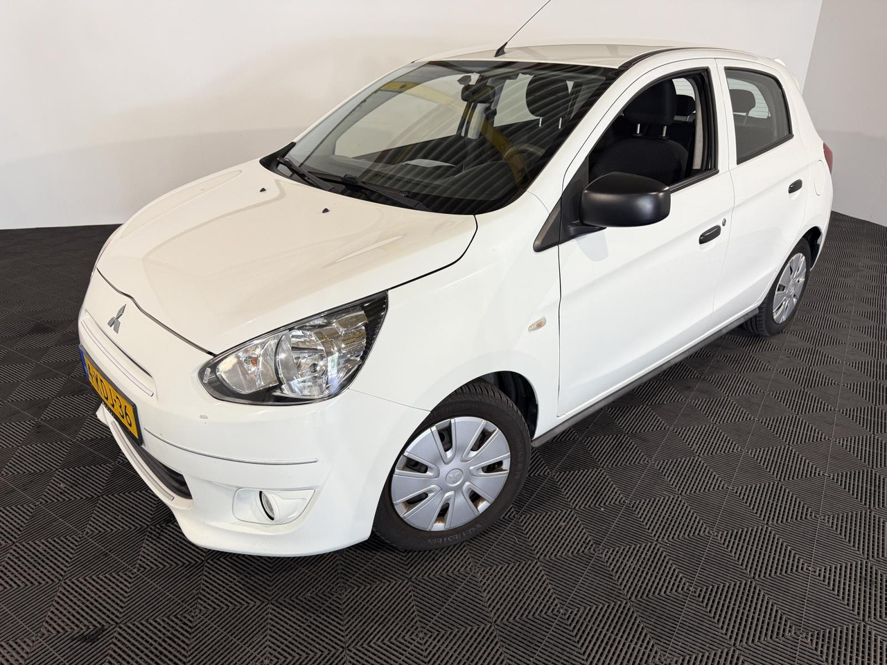 Mitsubishi | Space Star | 1.0 Inform | 2013 | 169.821 km | 4KDJ36 | Logisch - Luukpära: pilt 1 Mitsubishi | Space Star | 1.0 Inform | 2013 | 169.821 km | 4KDJ36 | Logisch - Luukpära: pilt 1