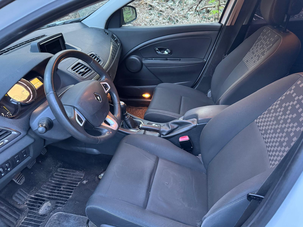 Renault Mégane VAN 1.5 dCi Expression S&S 3-VXT-68 362.786 km - Muu seadmestik: pilt 5 Renault Mégane VAN 1.5 dCi Expression S&S 3-VXT-68 362.786 km - Muu seadmestik: pilt 5