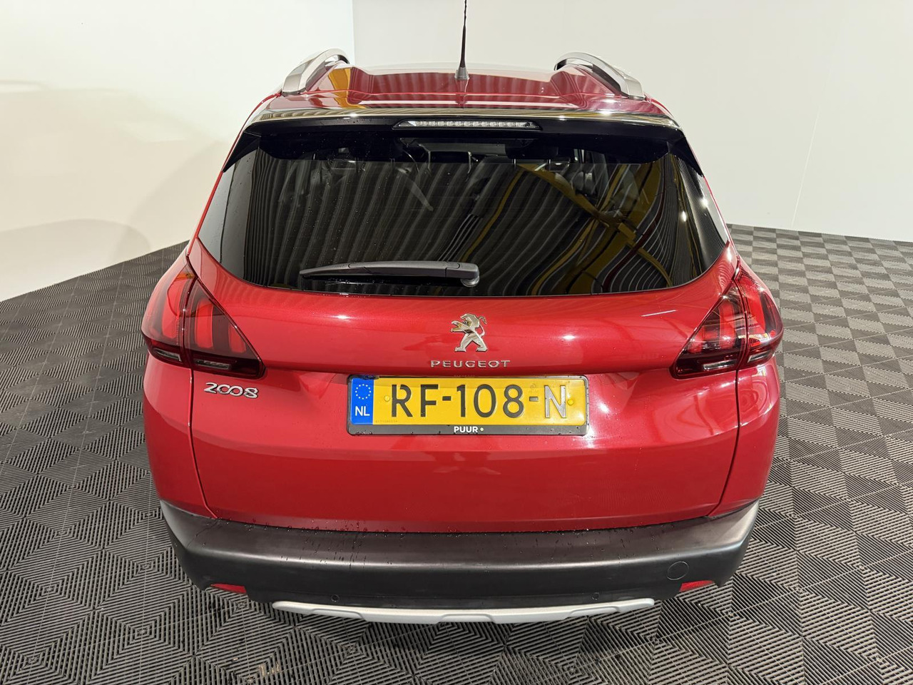 Peugeot 2008 1.2 PureTech Blue Lease Executive RF-108-N 141.645 km - Auto: pilt 2 Peugeot 2008 1.2 PureTech Blue Lease Executive RF-108-N 141.645 km - Auto: pilt 2