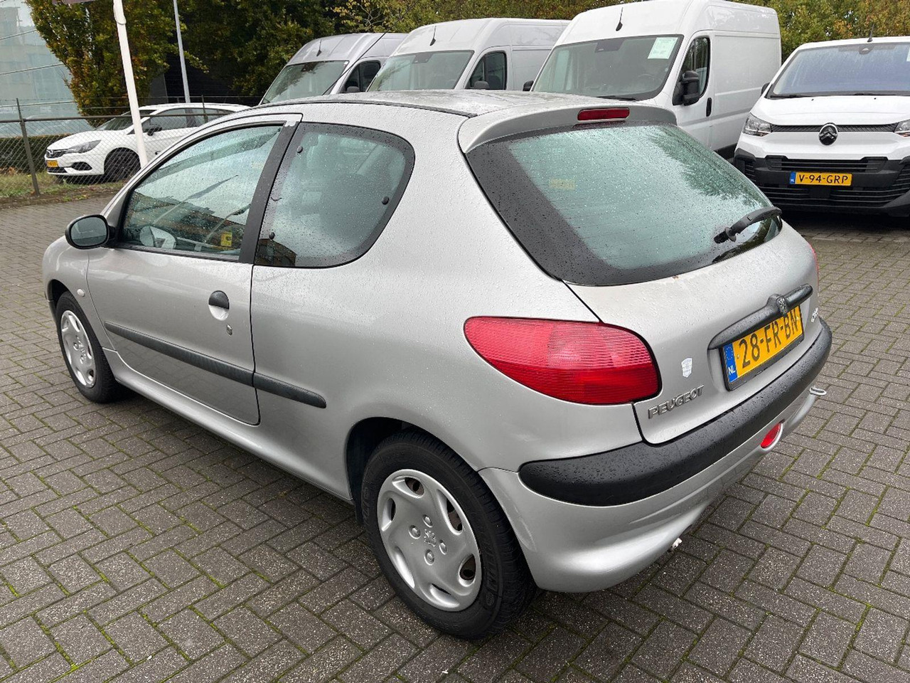 Peugeot 206 1.1 XR | 2000 | 69.922 km | 28FRBN | NAP: Logisch - Luukpära: pilt 3 Peugeot 206 1.1 XR | 2000 | 69.922 km | 28FRBN | NAP: Logisch - Luukpära: pilt 3
