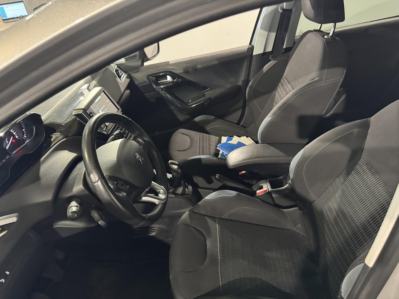 Peugeot 208 1.2 VTi Allure | 2013 | 160.154 km | 8-SRK-06 - Luukpära: pilt 5 Peugeot 208 1.2 VTi Allure | 2013 | 160.154 km | 8-SRK-06 - Luukpära: pilt 5