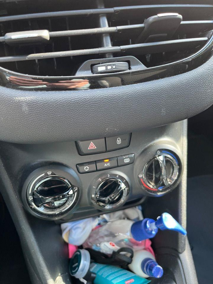 Peugeot 208 1.2 VTi Style | 2014 | 93.815 km | 9XDN53 | NAP: Logisch - Luukpära: pilt 5 Peugeot 208 1.2 VTi Style | 2014 | 93.815 km | 9XDN53 | NAP: Logisch - Luukpära: pilt 5