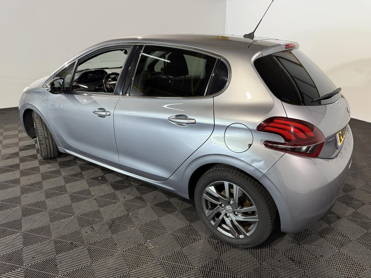 Peugeot | 208 | 1.5 BlueHDi Blue Lease Allure | 2019 | 183.354 km | R049BT | Geen oordeel - Luukpära: pilt 3 Peugeot | 208 | 1.5 BlueHDi Blue Lease Allure | 2019 | 183.354 km | R049BT | Geen oordeel - Luukpära: pilt 3