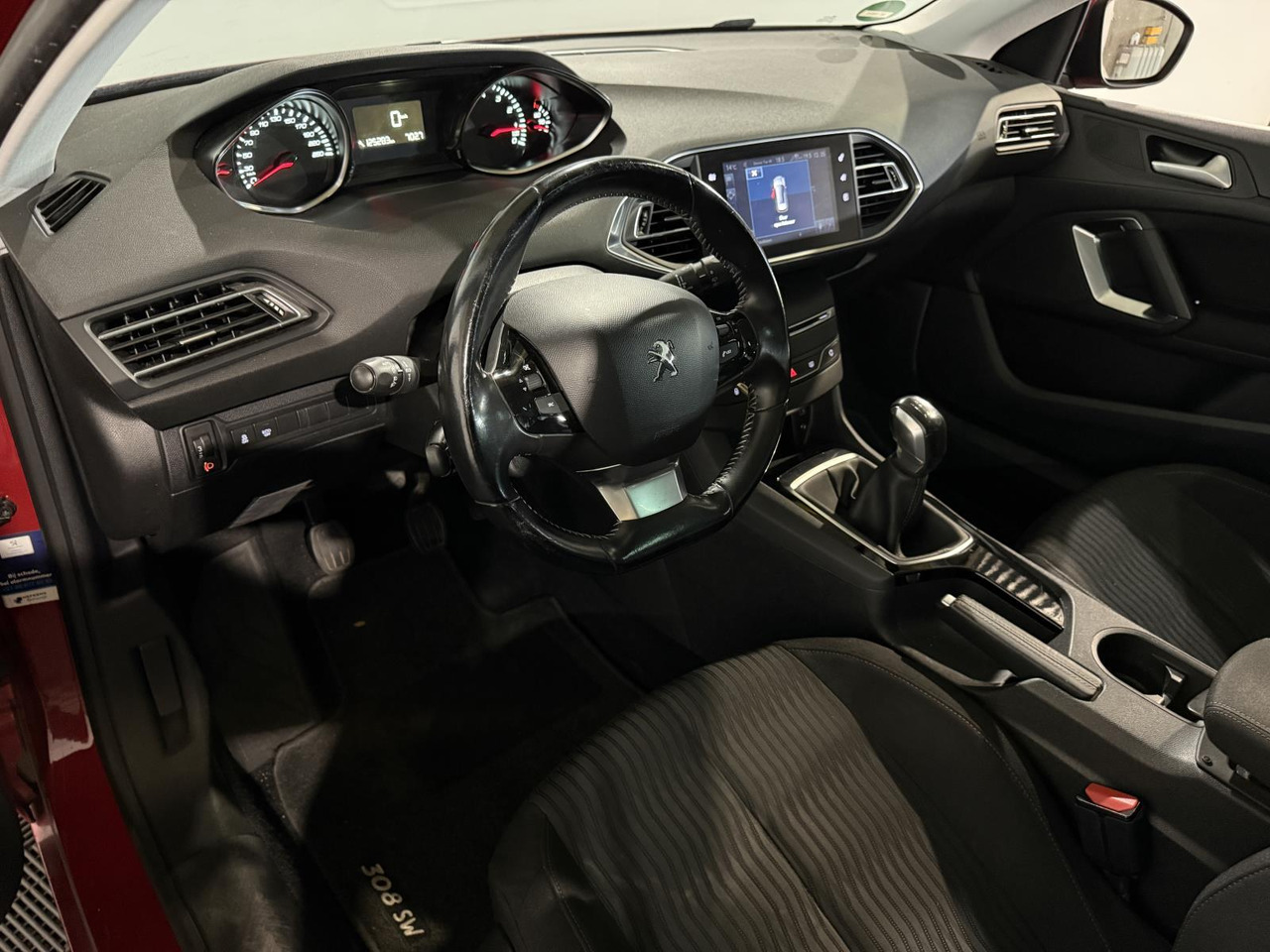 Peugeot | 308 SW | 1.2 PureTech Blue Lion | 2017 | 125.283 km | NL320L | Logisch - Auto: pilt 4 Peugeot | 308 SW | 1.2 PureTech Blue Lion | 2017 | 125.283 km | NL320L | Logisch - Auto: pilt 4