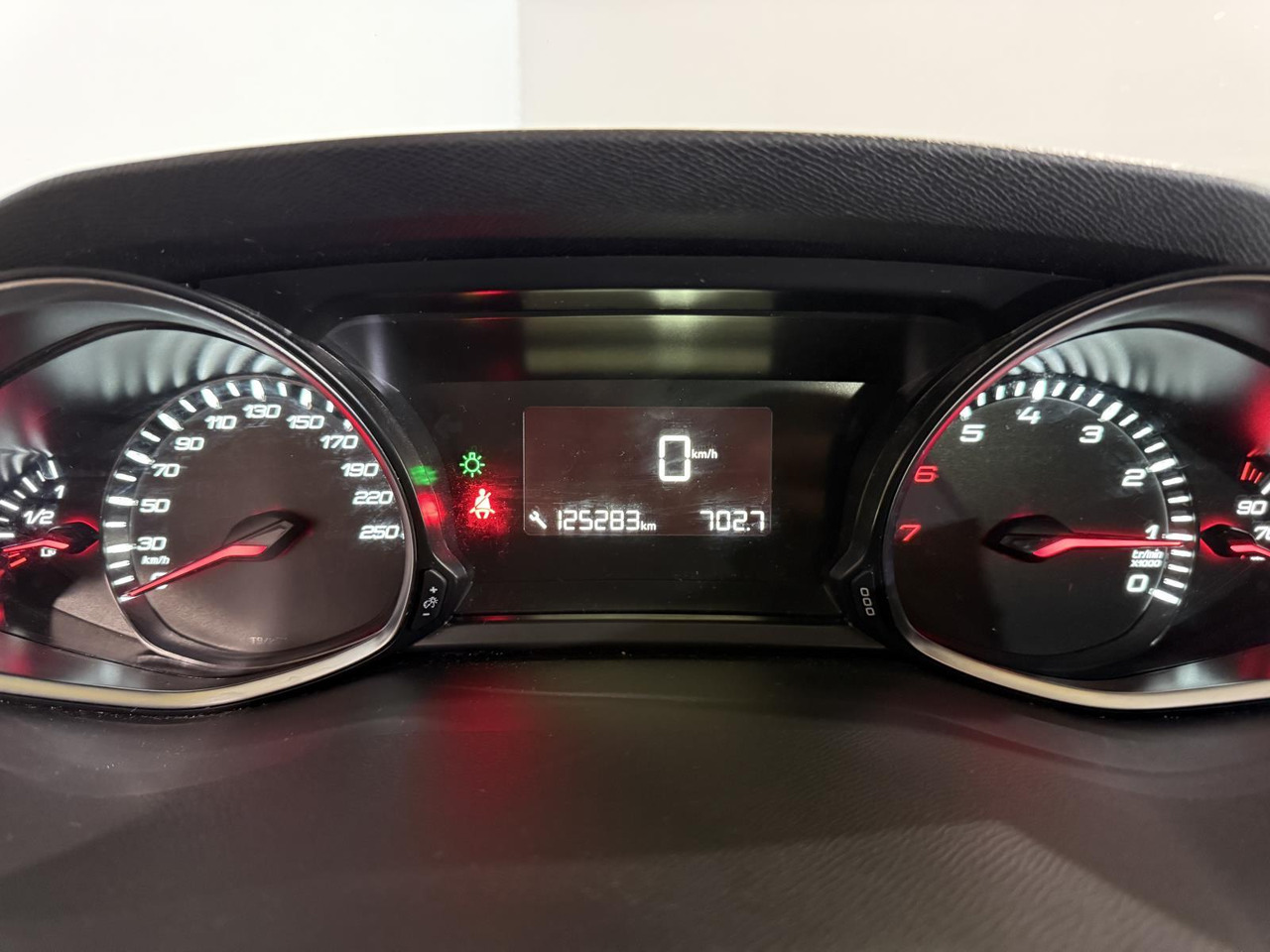 Peugeot | 308 SW | 1.2 PureTech Blue Lion | 2017 | 125.283 km | NL320L | Logisch - Auto: pilt 5 Peugeot | 308 SW | 1.2 PureTech Blue Lion | 2017 | 125.283 km | NL320L | Logisch - Auto: pilt 5