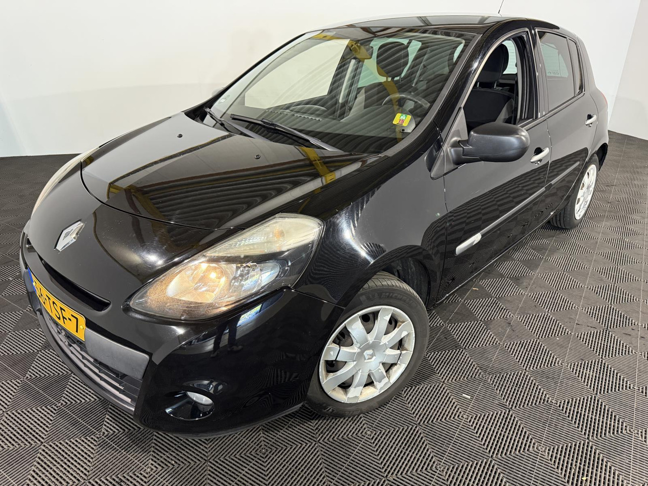 Renault | Clio | 1.2 Authentique | 2012 | 216.427 km | 56TSF7 | Logisch - Luukpära: pilt 1 Renault | Clio | 1.2 Authentique | 2012 | 216.427 km | 56TSF7 | Logisch - Luukpära: pilt 1