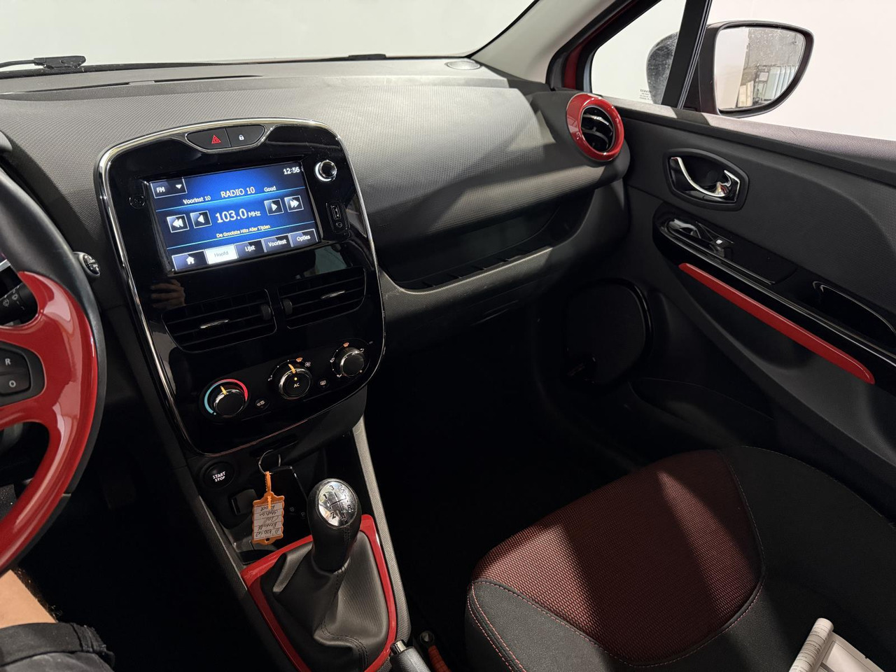 Renault | Clio Estate | 0.9 TCe Expression | 2013 | 217.223 km | 8KZD48 | Logisch - Auto: pilt 3 Renault | Clio Estate | 0.9 TCe Expression | 2013 | 217.223 km | 8KZD48 | Logisch - Auto: pilt 3