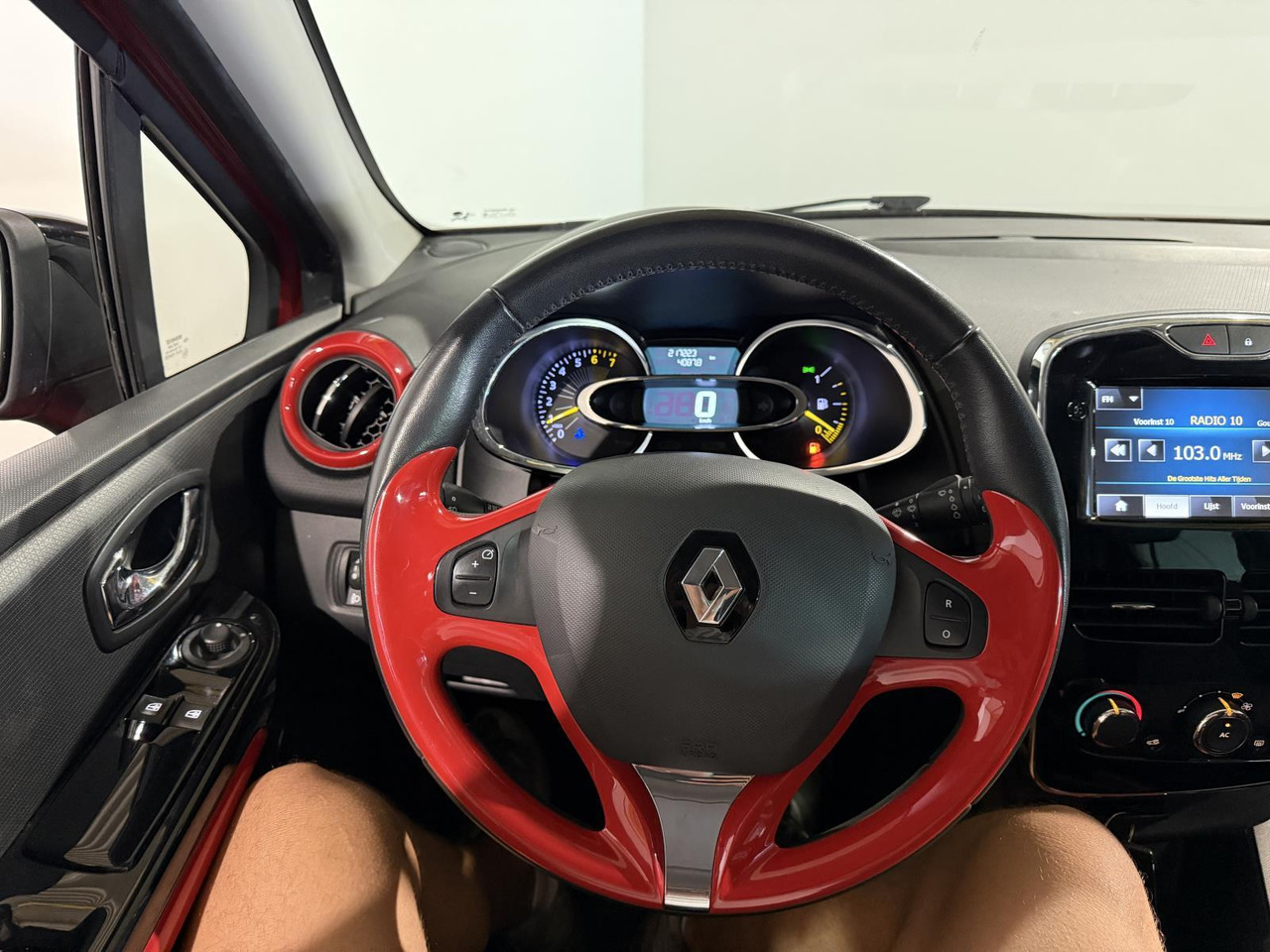 Renault | Clio Estate | 0.9 TCe Expression | 2013 | 217.223 km | 8KZD48 | Logisch - Auto: pilt 2 Renault | Clio Estate | 0.9 TCe Expression | 2013 | 217.223 km | 8KZD48 | Logisch - Auto: pilt 2