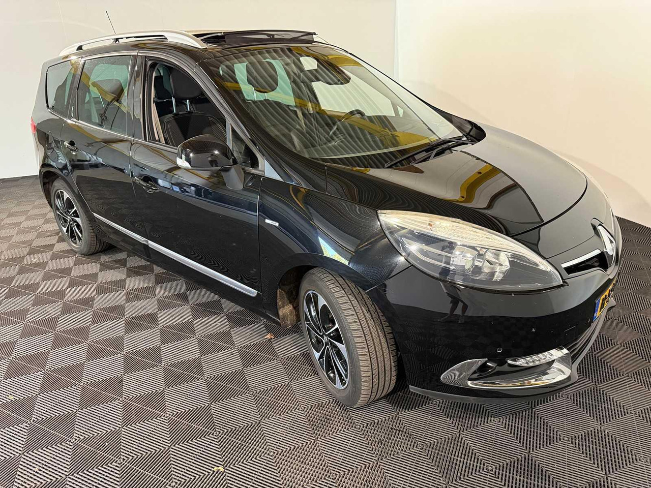 Renault Grand Scénic 1.2 Tce Bose | 2016 | 118.319 km | H-596-NV - Auto: pilt 5 Renault Grand Scénic 1.2 Tce Bose | 2016 | 118.319 km | H-596-NV - Auto: pilt 5
