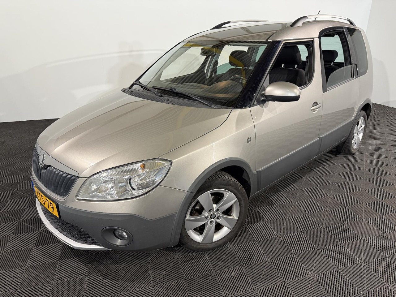 Skoda Roomster 1.2 TSI Drive | 2015 | 119.156 km | 2-XTS-79 - Auto: pilt 1 Skoda Roomster 1.2 TSI Drive | 2015 | 119.156 km | 2-XTS-79 - Auto: pilt 1