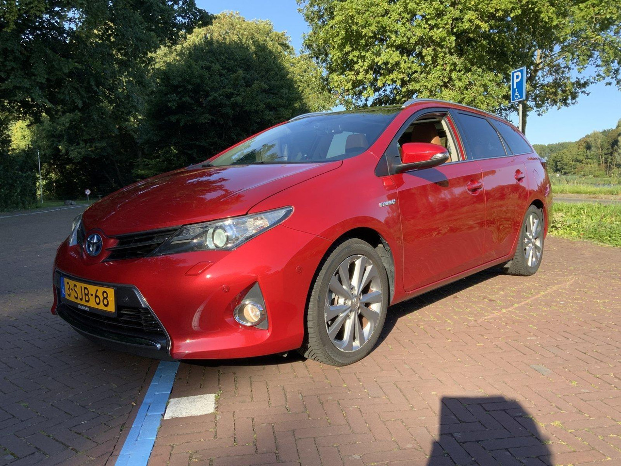 Toyota | Auris Touring Sports | 1.8 Hybrid Lease Pro | 2013 | 209.296 km | 3-SJB-68 - Universaal: pilt 1 Toyota | Auris Touring Sports | 1.8 Hybrid Lease Pro | 2013 | 209.296 km | 3-SJB-68 - Universaal: pilt 1