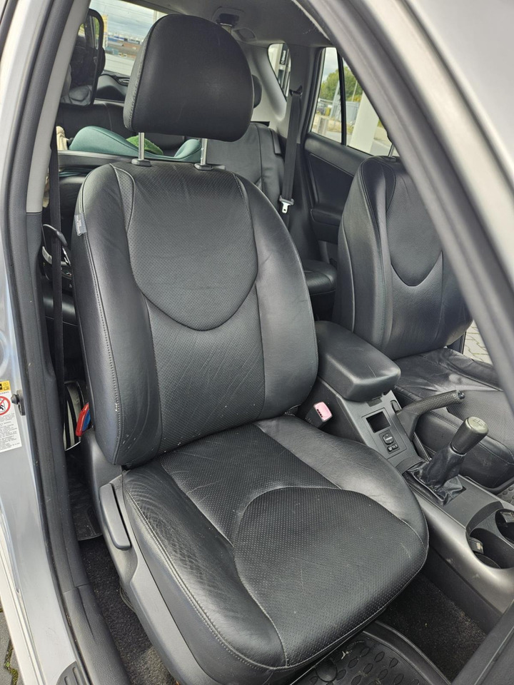 Toyota | RAV4 | 2.0 VVTi Executive | 2006 | 272.231 km | 82TDFD | Logisch - Maastur: pilt 4 Toyota | RAV4 | 2.0 VVTi Executive | 2006 | 272.231 km | 82TDFD | Logisch - Maastur: pilt 4