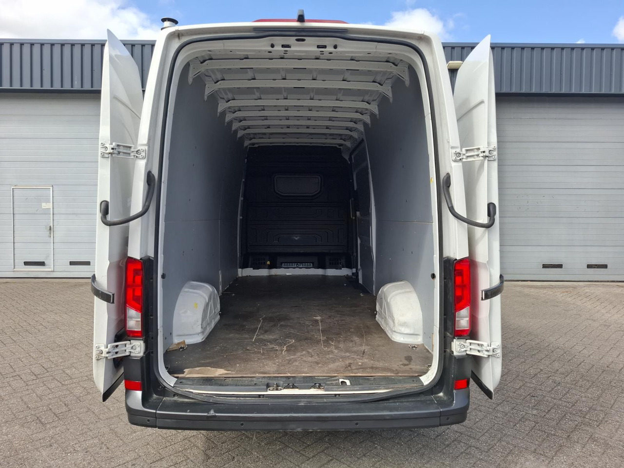 Volkswagen Crafter 35 2.0 TDI L4H3 | 2022 | 135.282 km | VPR-84-T - Kaubik: pilt 3 Volkswagen Crafter 35 2.0 TDI L4H3 | 2022 | 135.282 km | VPR-84-T - Kaubik: pilt 3