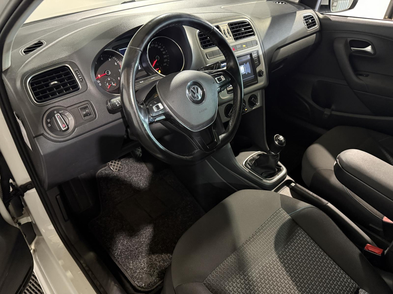 Volkswagen | Polo | 1.0 BlueMotion Edition | 2017 | 175.906 km | PH890V | Logisch - Luukpära: pilt 3 Volkswagen | Polo | 1.0 BlueMotion Edition | 2017 | 175.906 km | PH890V | Logisch - Luukpära: pilt 3
