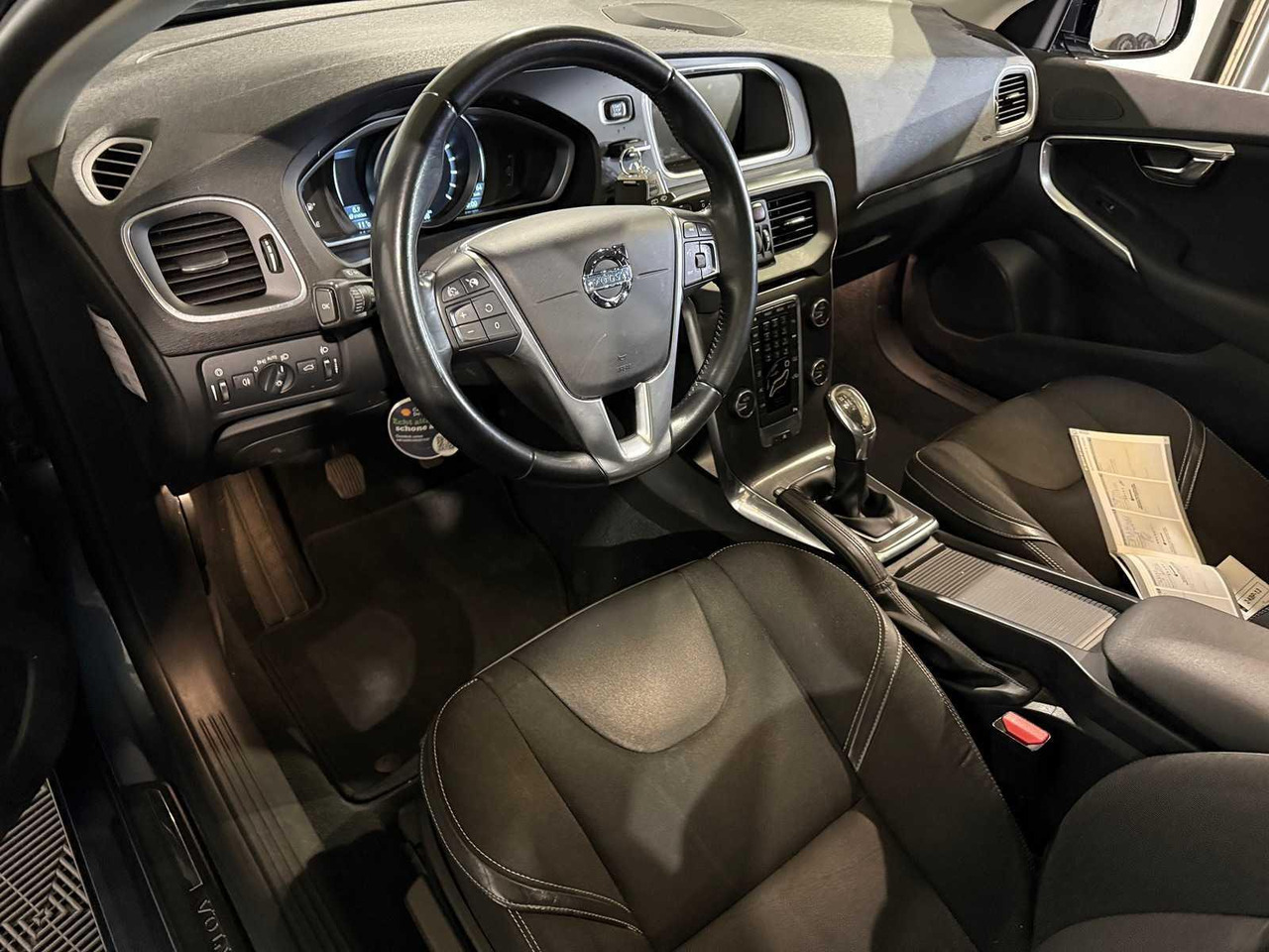 Volvo V40 1.6 T3 Momentum 2-KBP-13 210.566 km - Auto: pilt 2 Volvo V40 1.6 T3 Momentum 2-KBP-13 210.566 km - Auto: pilt 2