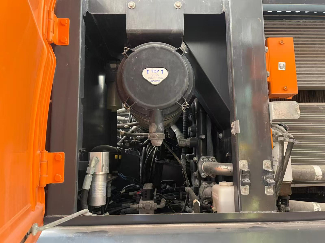 DOOSAN DX210 - Ratastel ekskavaator: pilt 1 DOOSAN DX210 - Ratastel ekskavaator: pilt 1