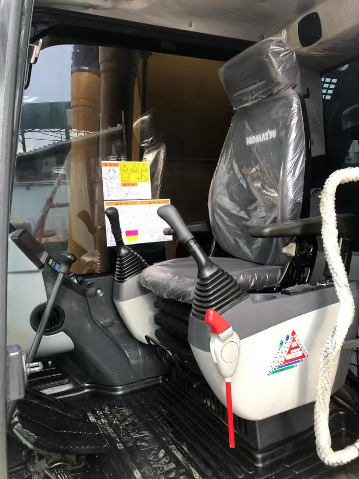 Komatsu PC220-8 - Lintekskavaator: pilt 4 Komatsu PC220-8 - Lintekskavaator: pilt 4