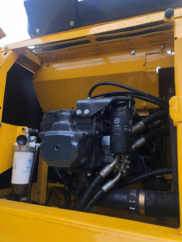 Komatsu PC220-8 - Lintekskavaator: pilt 5 Komatsu PC220-8 - Lintekskavaator: pilt 5