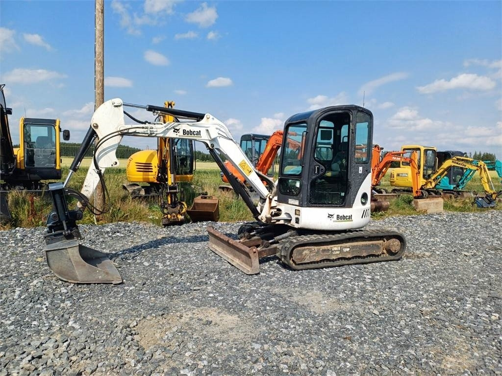 Bobcat 430hag kallistuvalla liittimellä - Miniekskavaator: pilt 1 Bobcat 430hag kallistuvalla liittimellä - Miniekskavaator: pilt 1