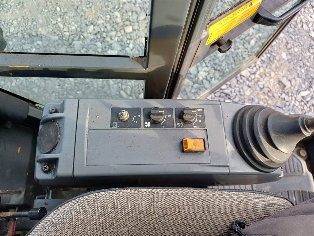 Miniekskavaator Case CX50 kallistajalla: pilt 13