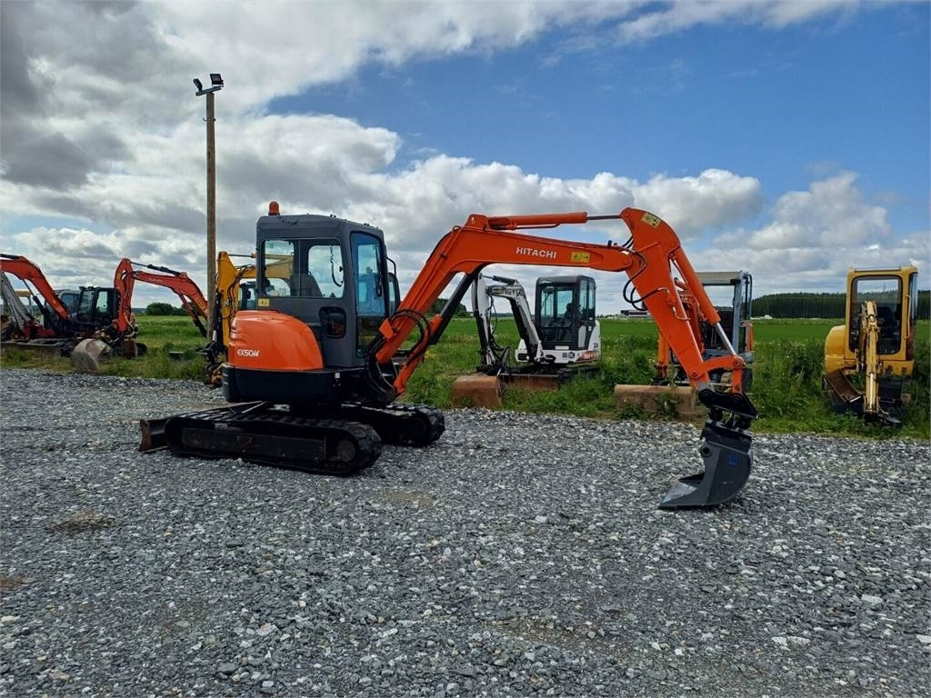 Miniekskavaator Hitachi EX50 u kallistuvalla liittimellä: pilt 6
