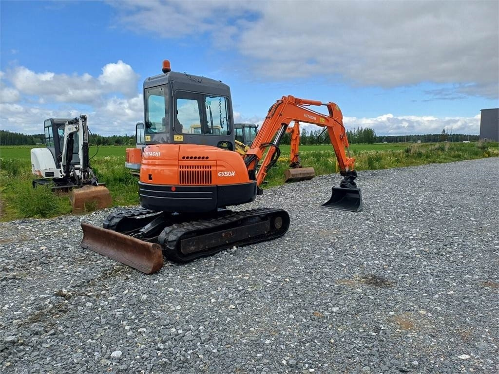 Miniekskavaator Hitachi EX50 u kallistuvalla liittimellä: pilt 8