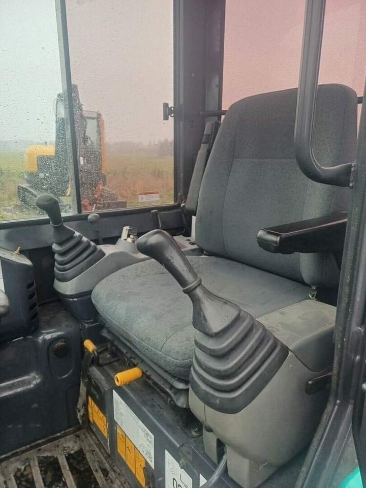 Miniekskavaator Kobelco SK17SR-3 Kallistajalla: pilt 10 Miniekskavaator Kobelco SK17SR-3 Kallistajalla: pilt 10