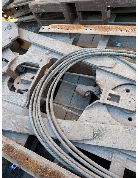 Liebherr Stein HT Diaphragm Wall Grab - Haarats - Ehitusmasinad: pilt 3 Liebherr Stein HT Diaphragm Wall Grab - Haarats - Ehitusmasinad: pilt 3