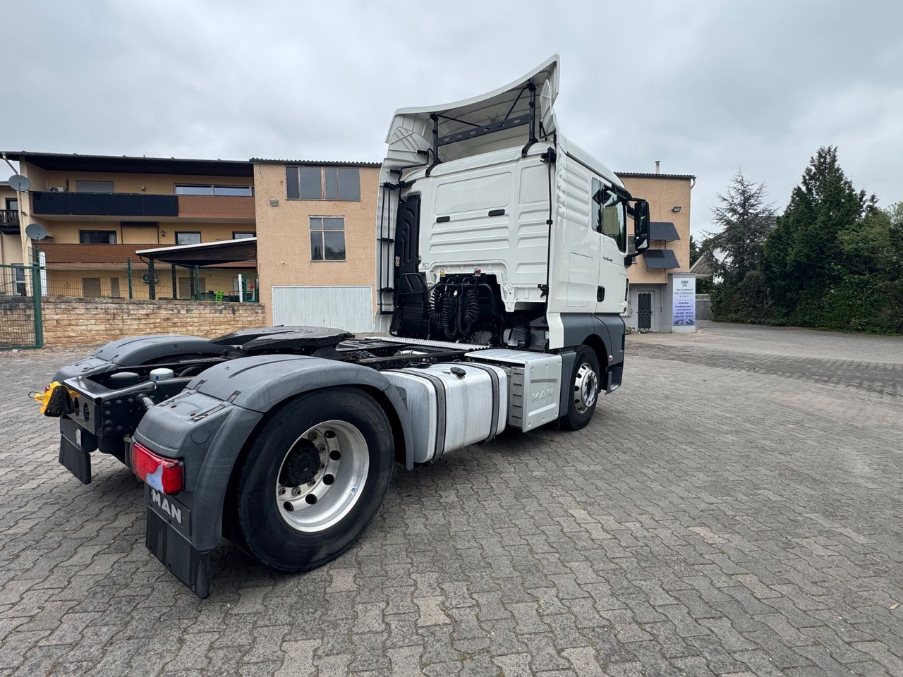 MAN TGX 18.460 XL /1xBett/Retarder/Voll-Spoiler - Sadulveok: pilt 4 MAN TGX 18.460 XL /1xBett/Retarder/Voll-Spoiler - Sadulveok: pilt 4
