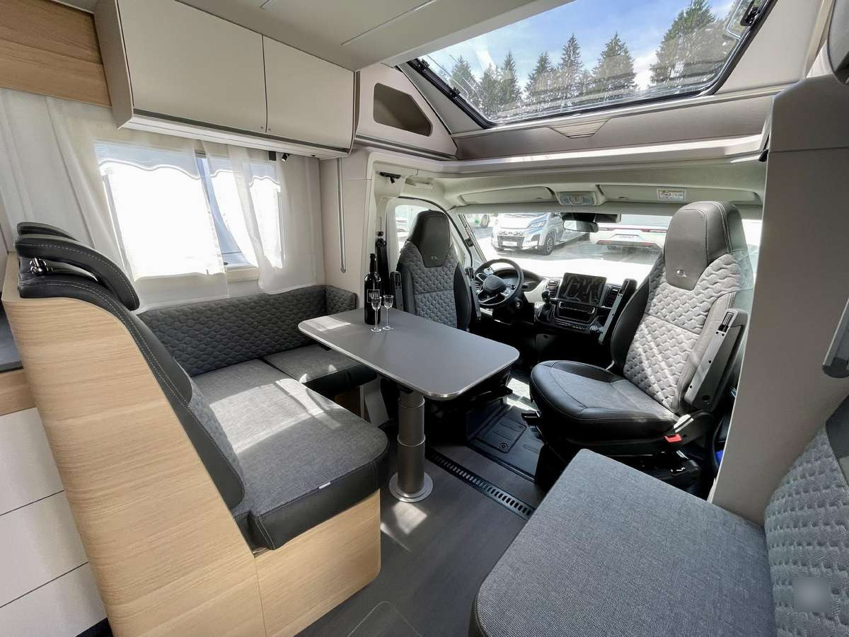 ADRIA Matrix 650 SL - Poolintegreeritud matkaauto: pilt 5 ADRIA Matrix 650 SL - Poolintegreeritud matkaauto: pilt 5